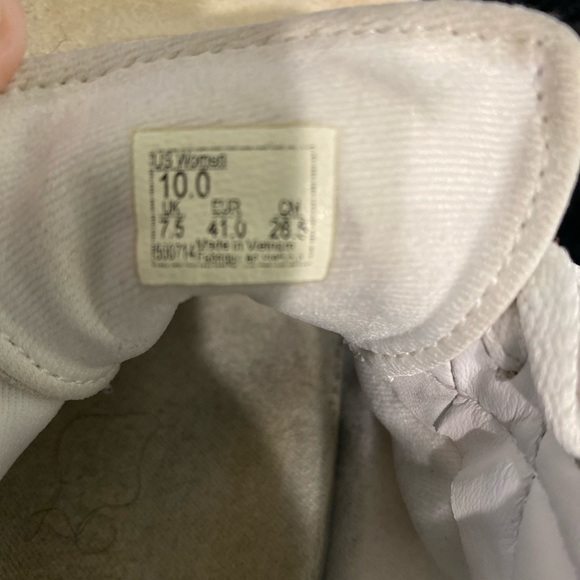 Vans - Picture 2 of 3